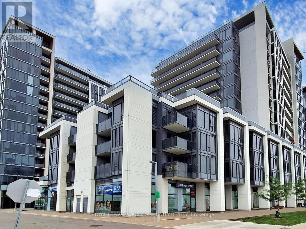 Apartment for rent: 301 - 9618 Yonge Street, Richmond Hill, Ontario L4C 0X5