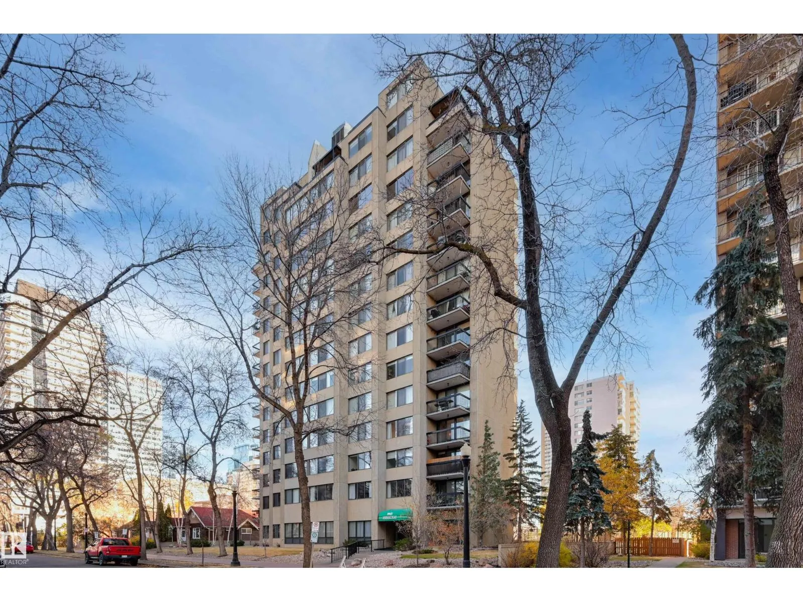 Apartment for rent: #301 9921 104 St Nw, Edmonton, Alberta T5K 2K3