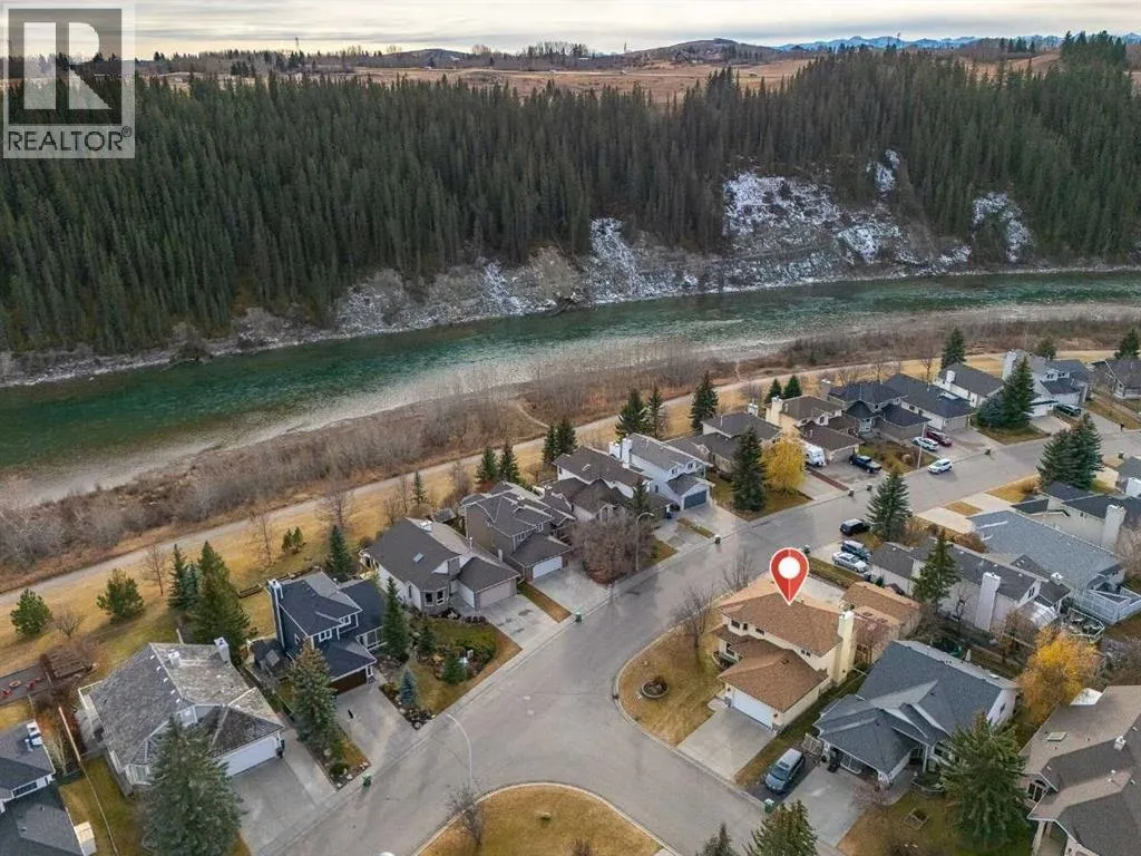 House for rent: 301 Riverview Green, Cochrane, Alberta T4C 1K5