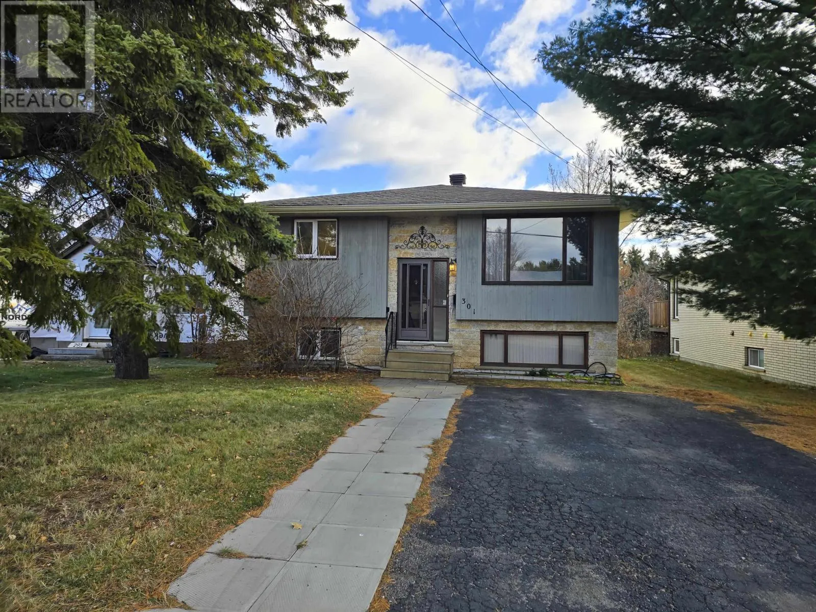 301 Sherwood Ave, Thunder Bay, Ontario P7B 6L2