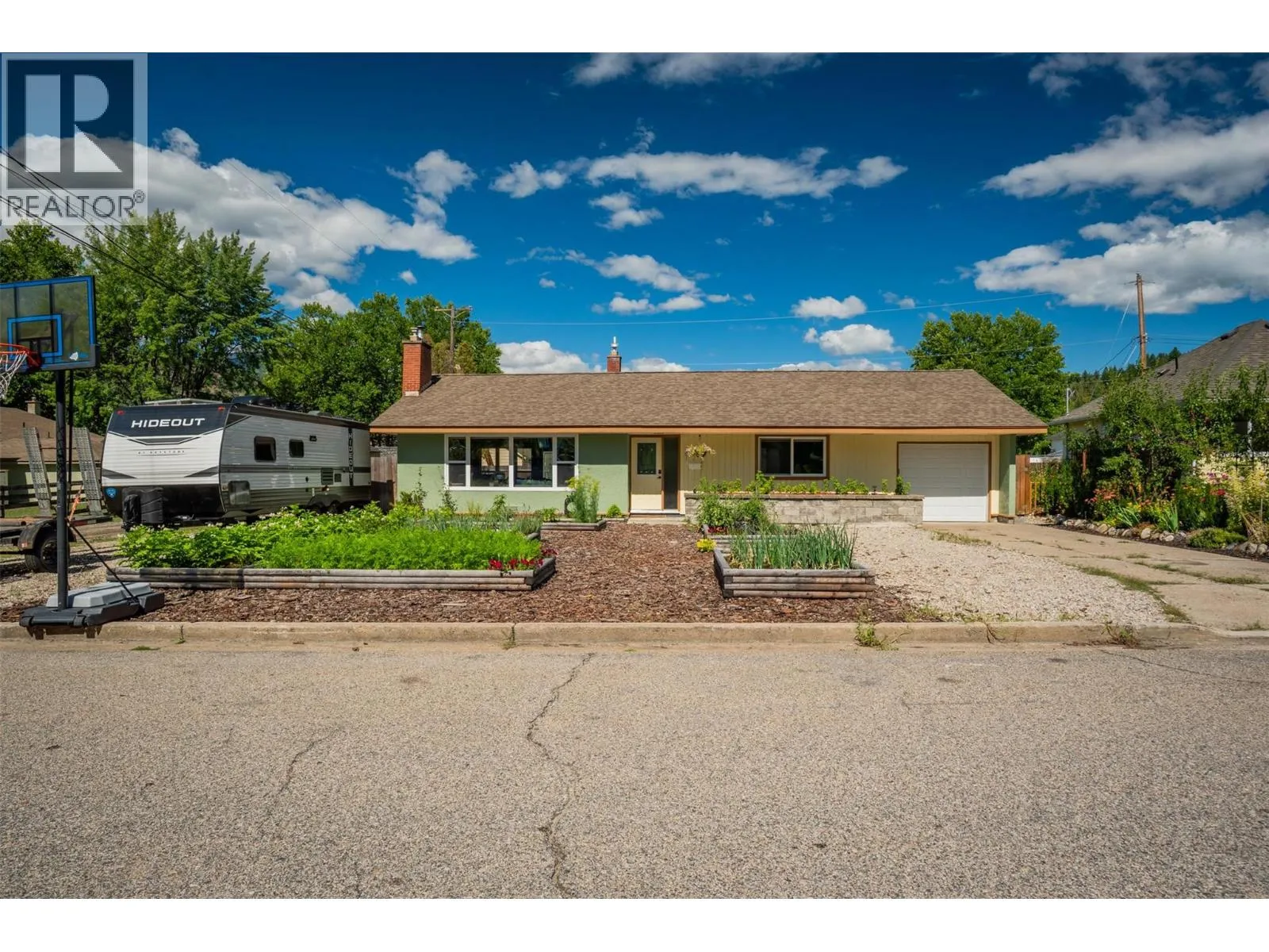 House for rent: 301 Sylvia Crescent, Trail, British Columbia V1R 1A4