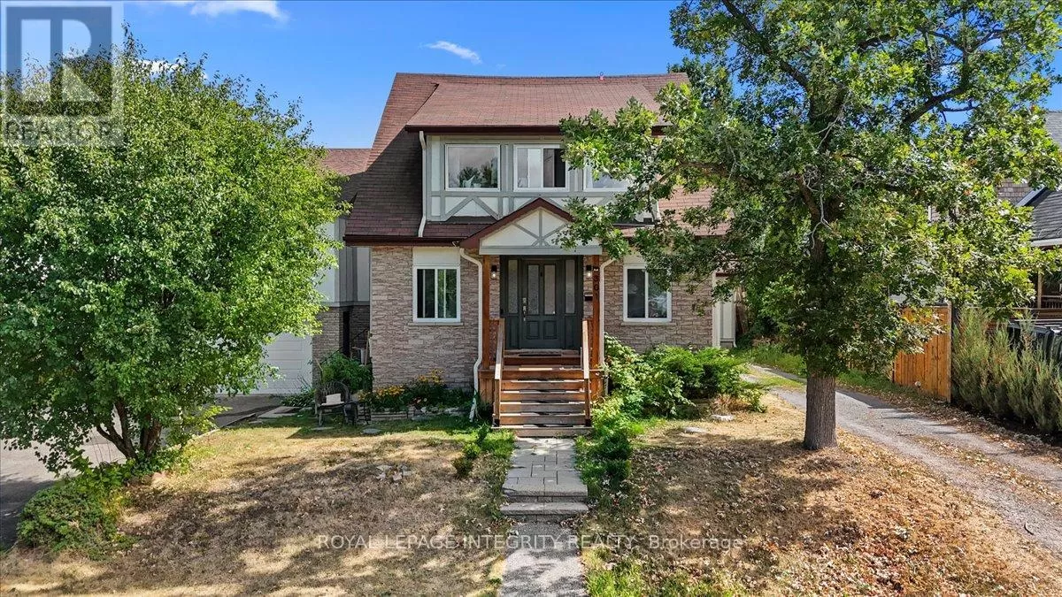 Duplex for rent: 301 Zephyr Avenue, Ottawa, Ontario K2B 5Z7