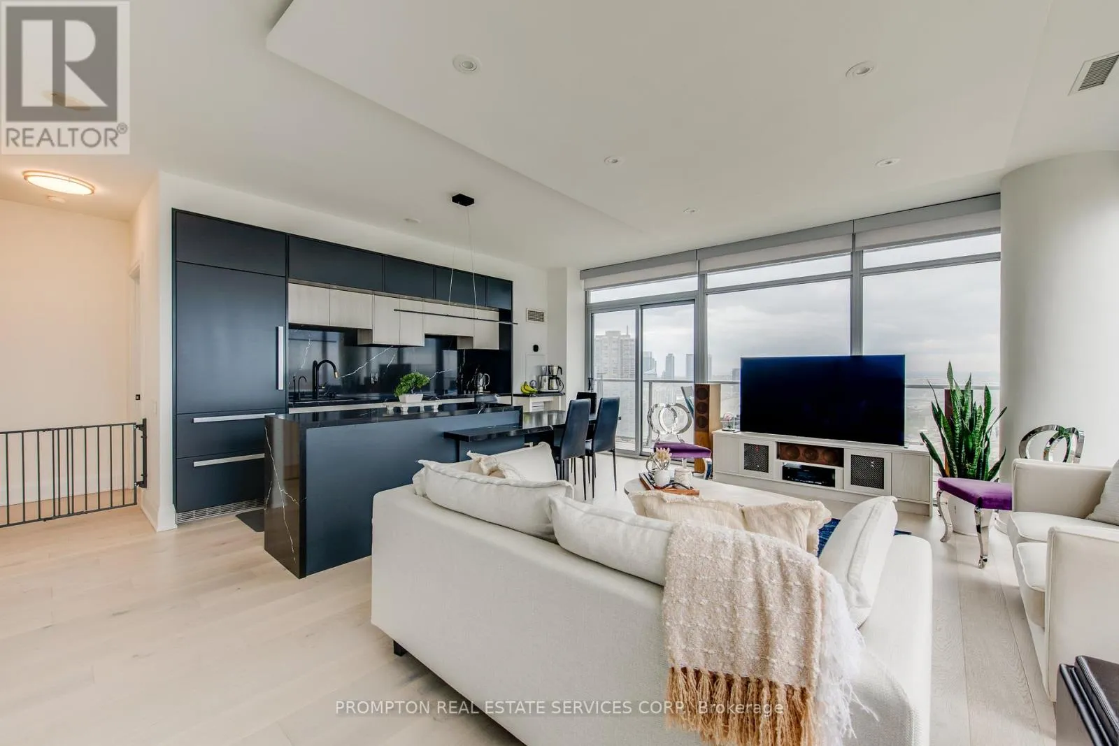 Apartment for rent: 3010 - 105 The Queensway, Toronto, Ontario M6S 5B5