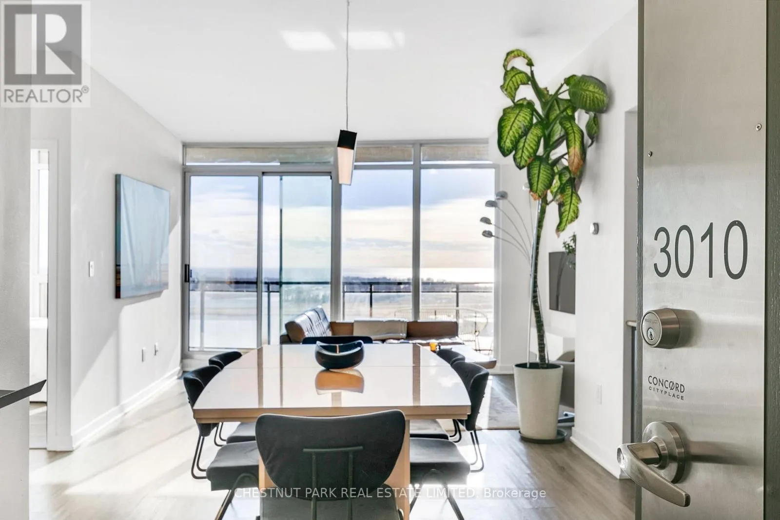 Apartment for rent: 3010 - 25 Capreol Court, Toronto, Ontario M5V 3Z7