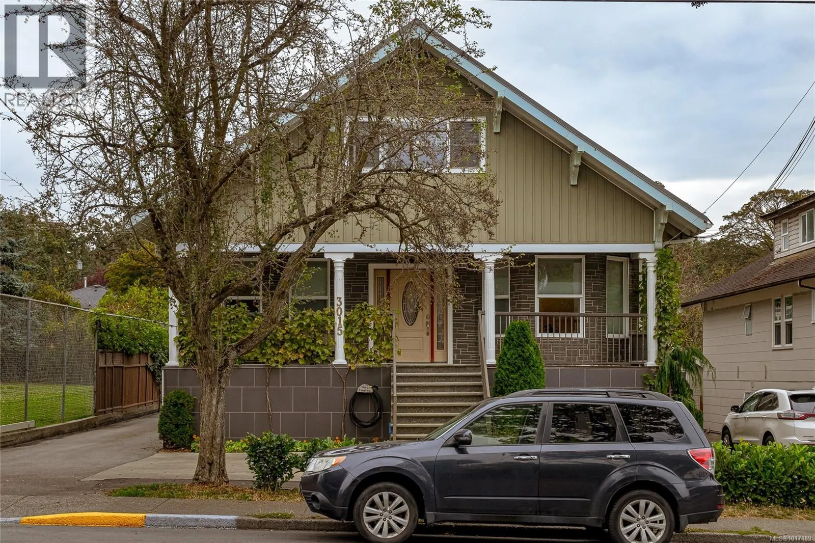 Duplex for rent: 3015 Quadra St, Victoria, British Columbia V8T 4G2