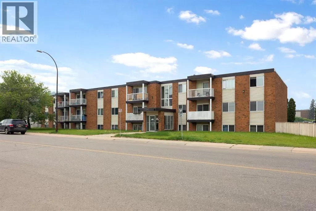 Apartment for rent: 302, 10014 Morrison Street, Fort McMurray, Alberta T9H 2H1