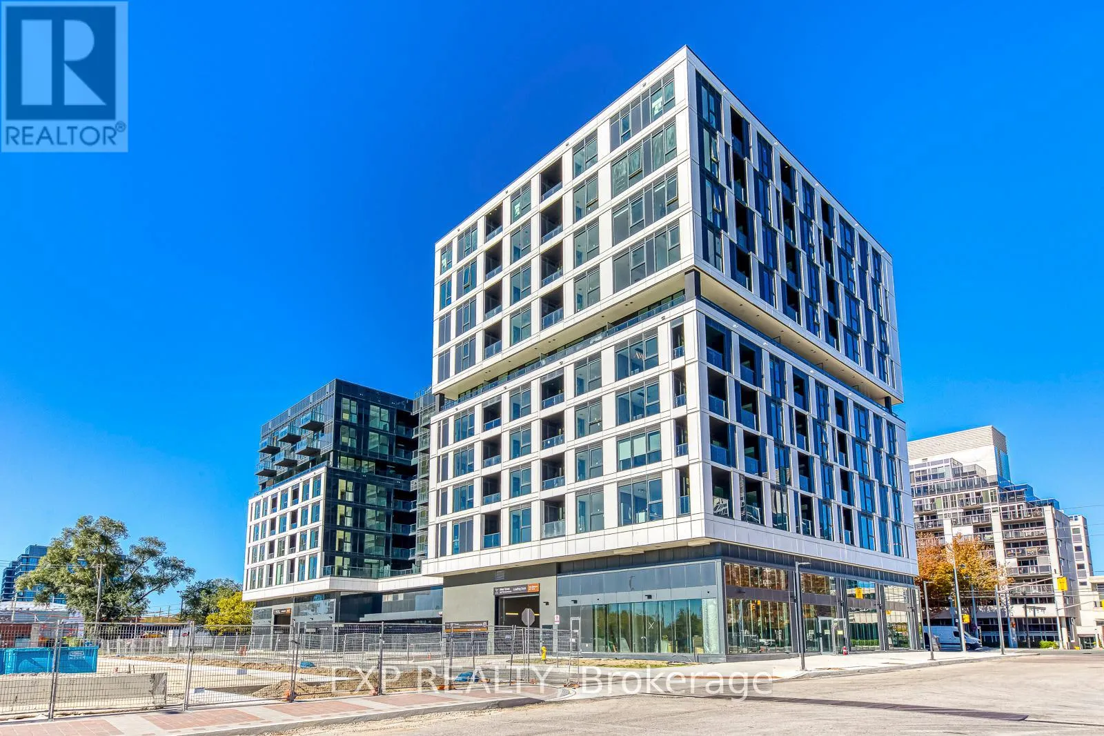 Apartment for rent: 302 - 1037 The Queensway, Toronto, Ontario M8Z 6C7