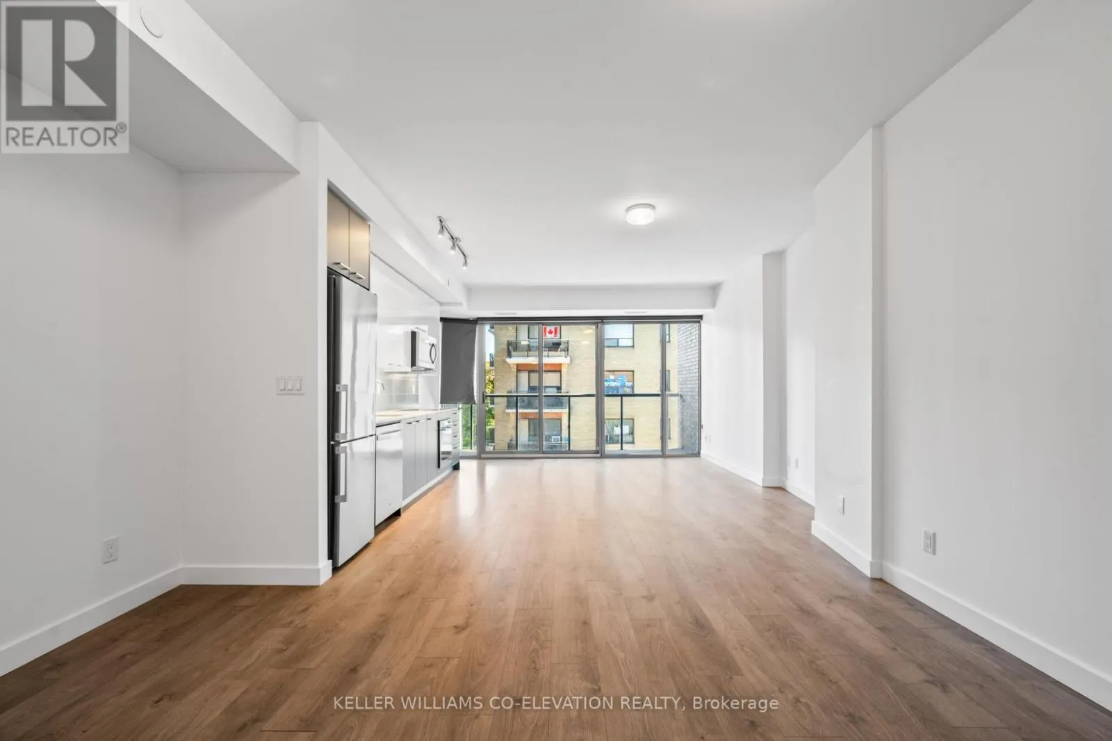 Apartment for rent: 302 - 109 Vaughan Road, Toronto, Ontario M6C 0B1