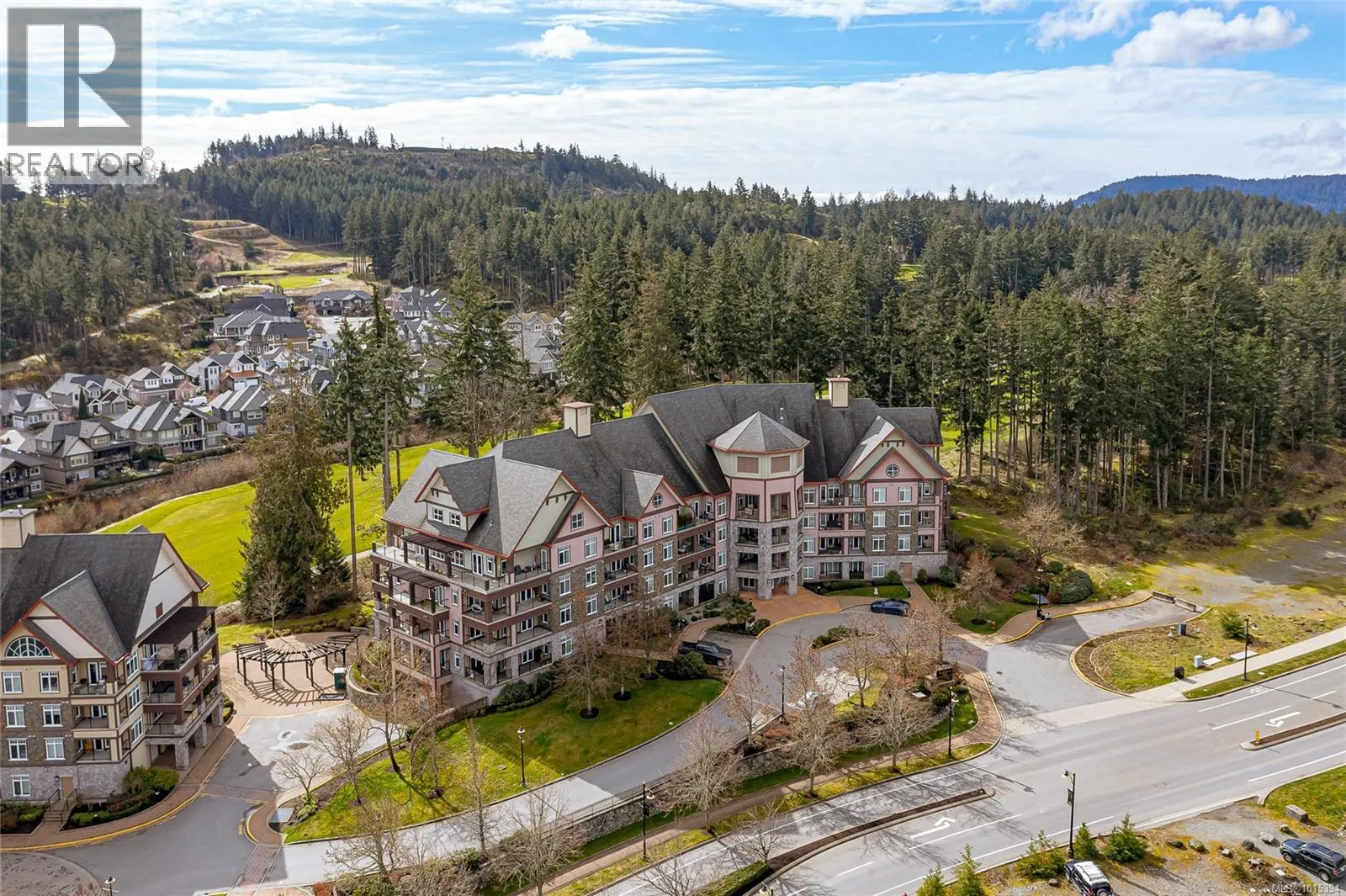 Apartment for rent: 302 1395 Bear Mountain Pkwy, Langford, British Columbia V9B 0E1