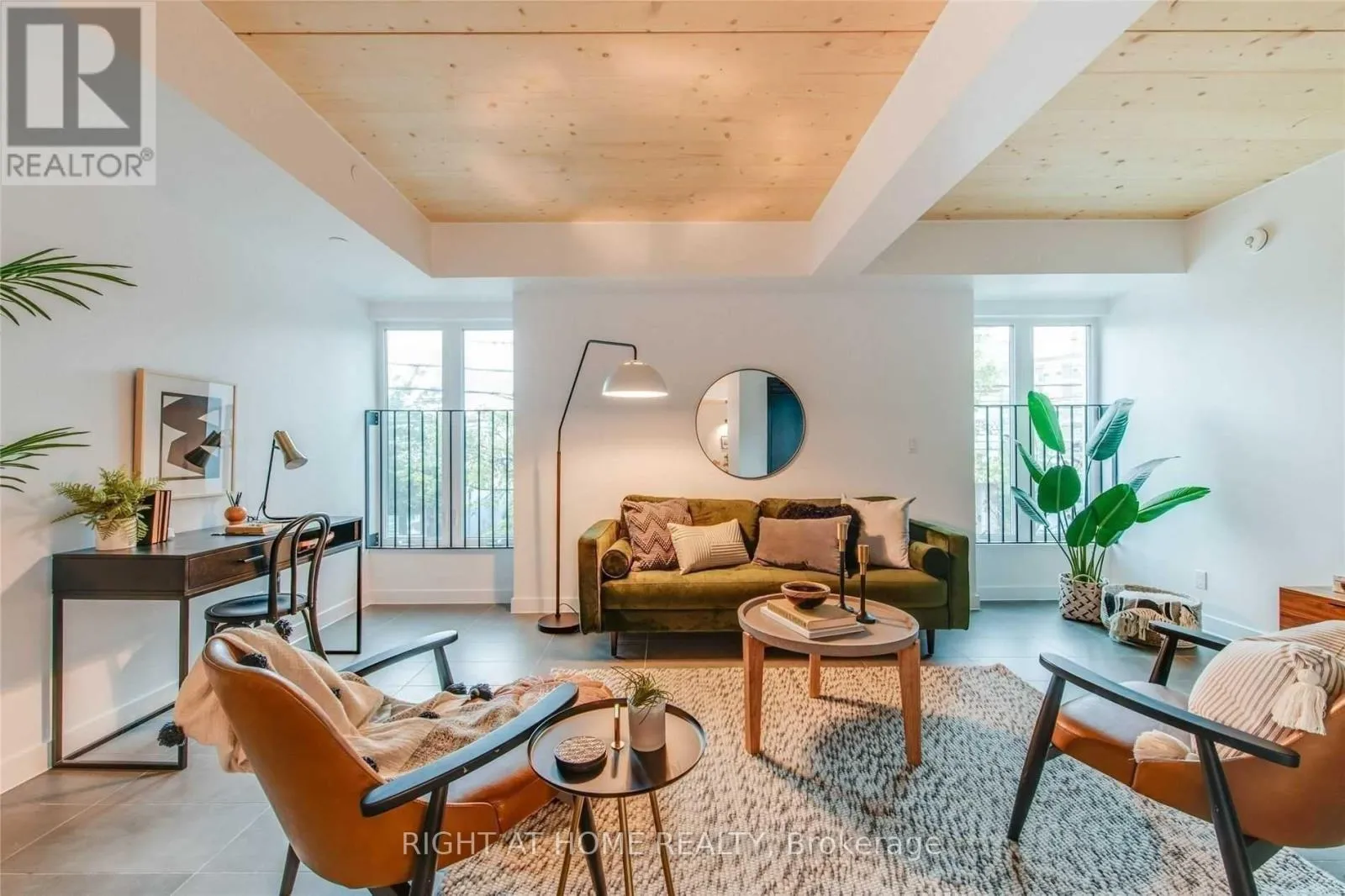 Apartment for rent: 302 - 1598 Queen Street E, Toronto, Ontario M4L 1E5