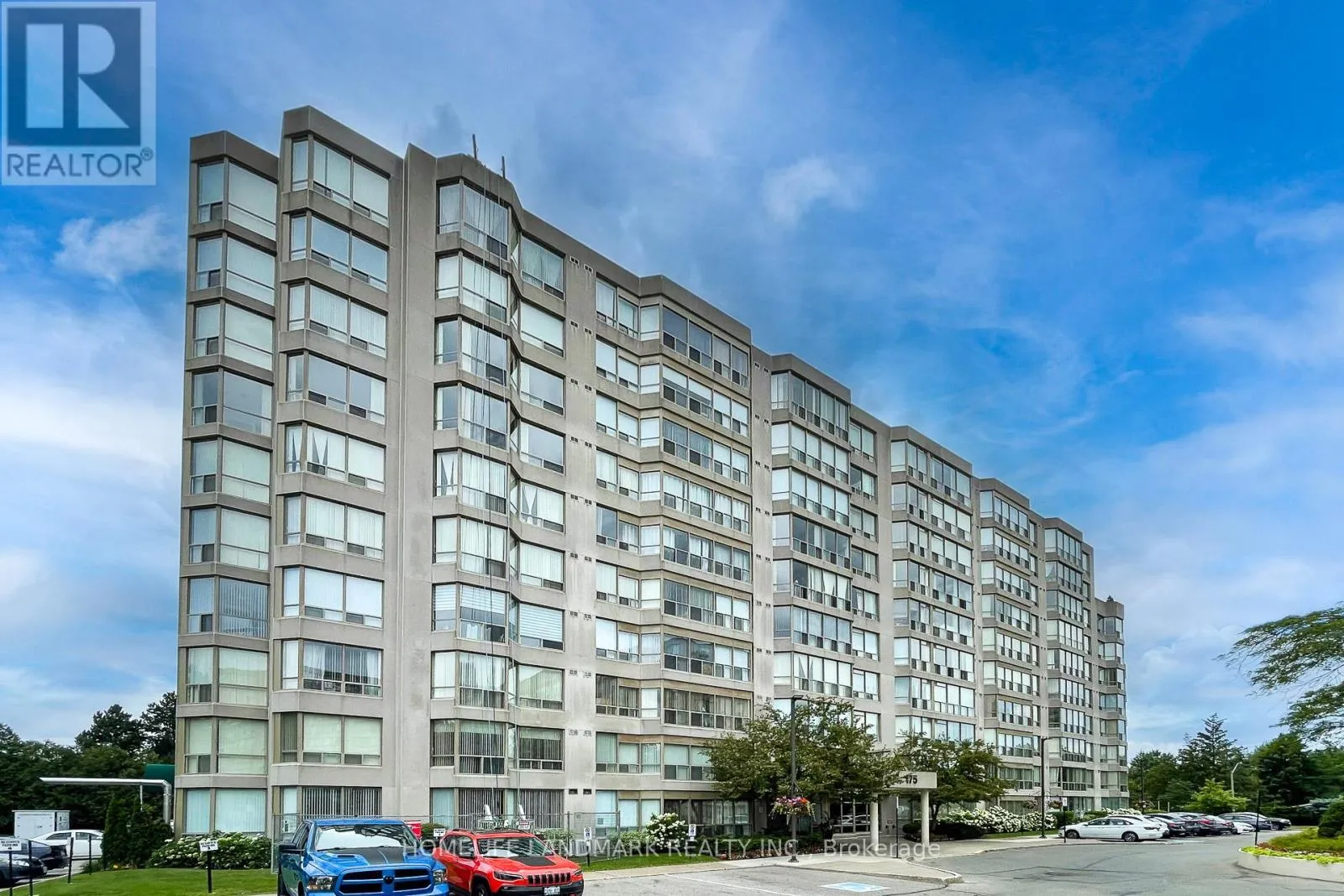 Apartment for rent: #302 - 175 Cedar Avenue, Richmond Hill, Ontario L4C 9V3