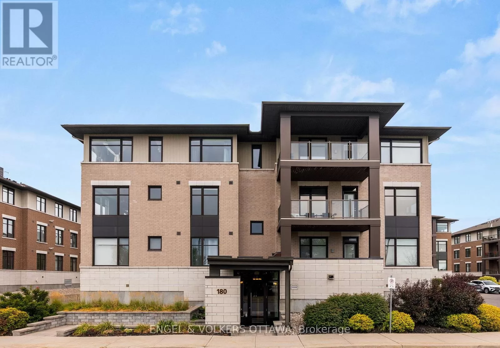 Apartment for rent: 302 - 180 Guelph Private, Ottawa, Ontario K2T 0J6