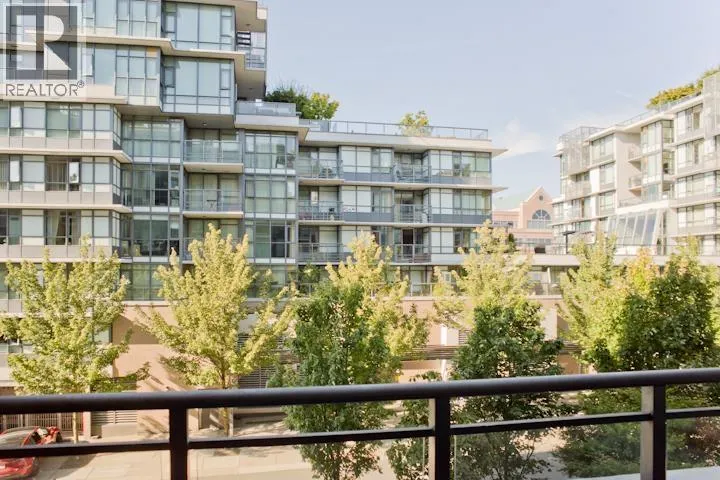 Apartment for rent: 302 2033 W 10th Avenue, Vancouver, British Columbia V6J 0H1