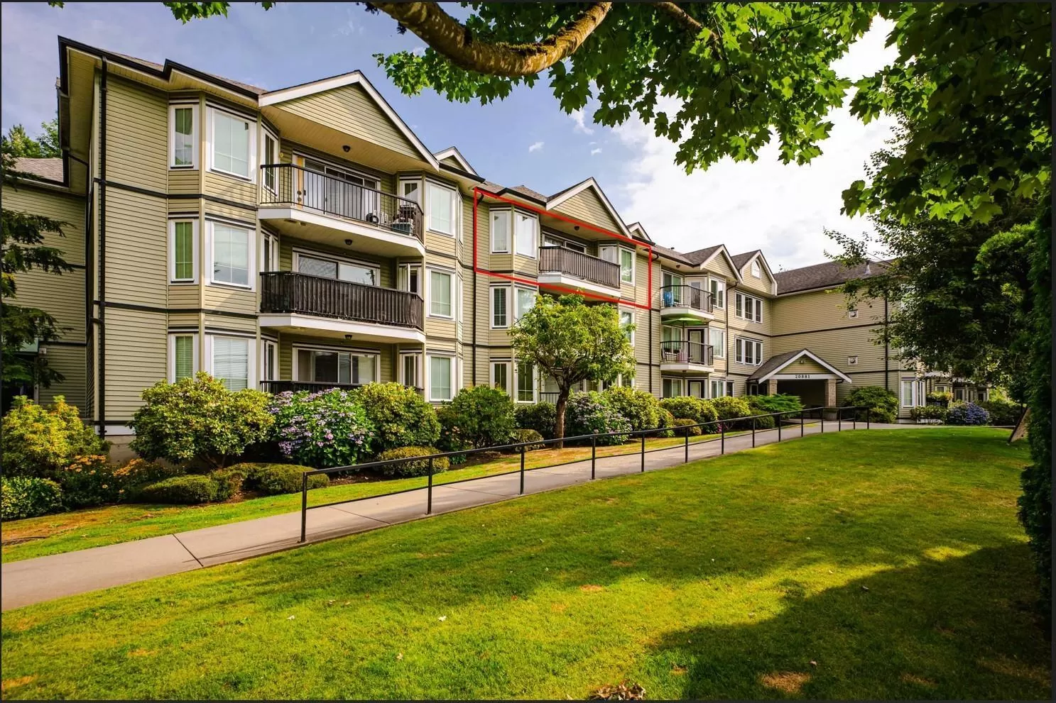 Apartment for rent: 302 20881 56 Avenue, Langley, British Columbia V3A 3Z3