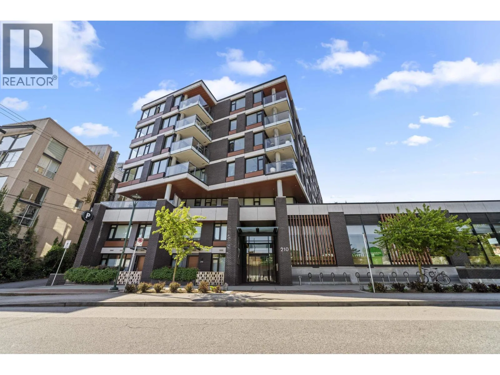 Apartment for rent: 302 210 E 5th Avenue, Vancouver, British Columbia V5T 0K1