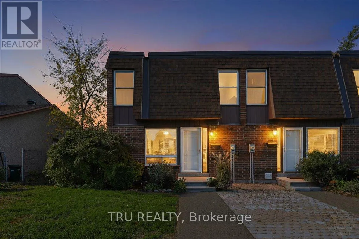 Row / Townhouse for rent: 302 - 2290 Cotters Crescent, Ottawa, Ontario K1V 8Y6