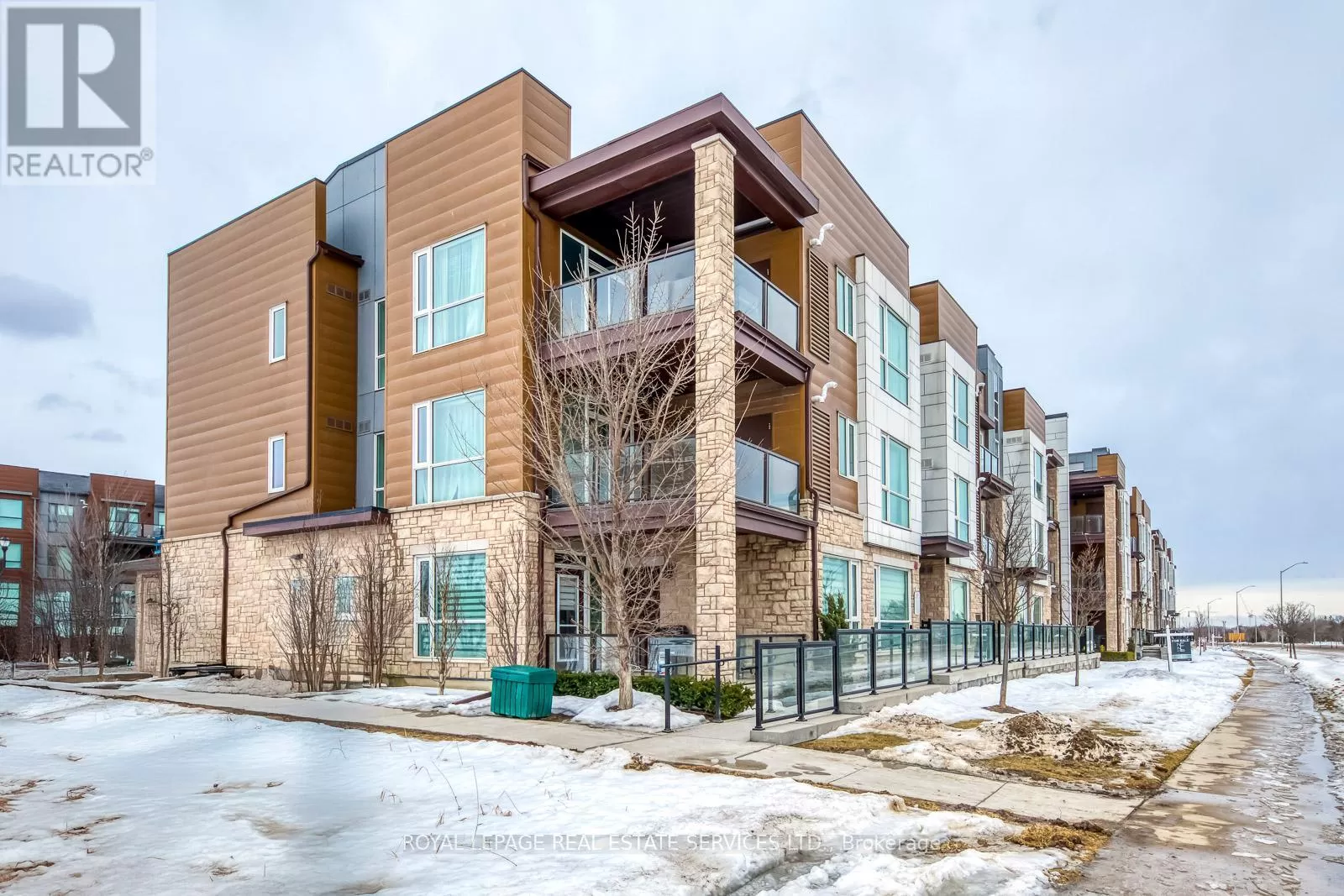 Apartment for rent: 302 - 2393 Bronte Road, Oakville, Ontario L6M 1P5