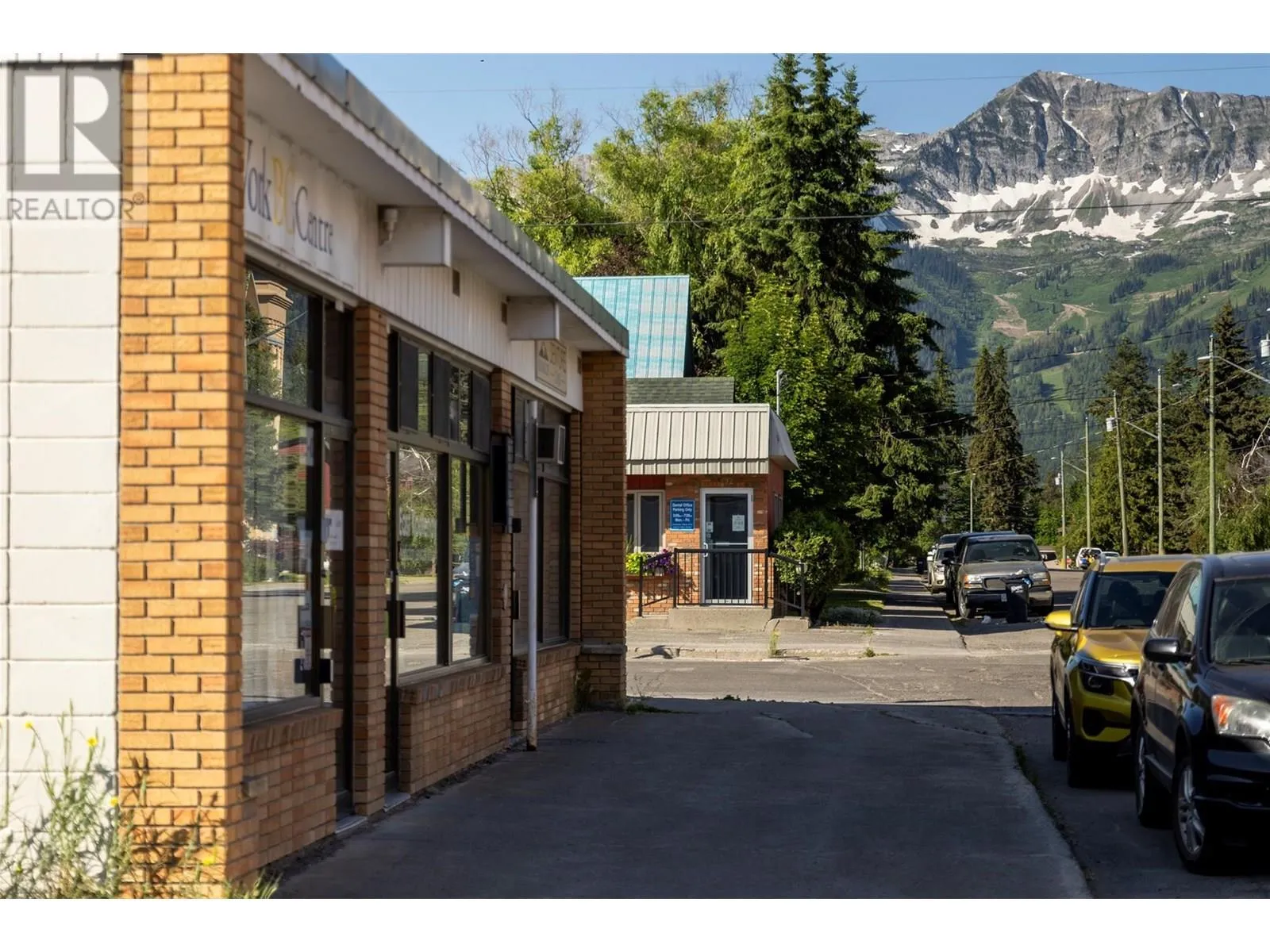 Retail for rent: 302 2nd Avenue, Fernie, British Columbia V0B 1M0