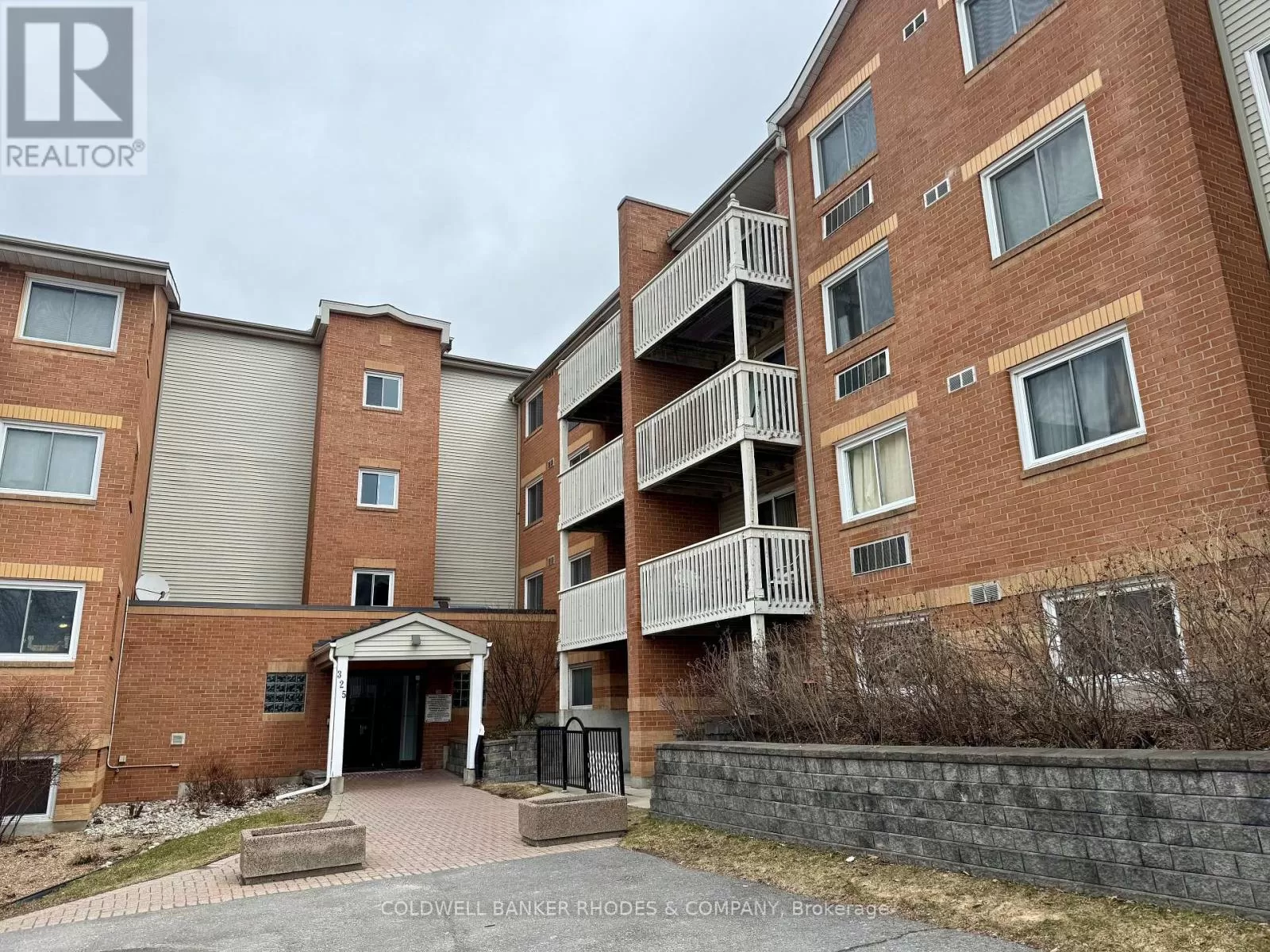 Apartment for rent: 302 - 325 Centrum Boulevard, Ottawa, Ontario K1E 3W8