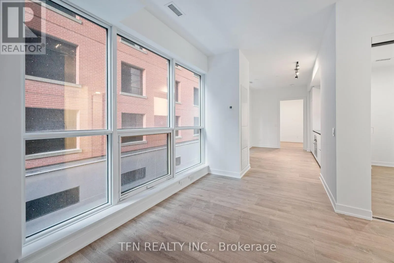 Apartment for rent: 302 - 327 King Street W, Toronto, Ontario M5V 0W7