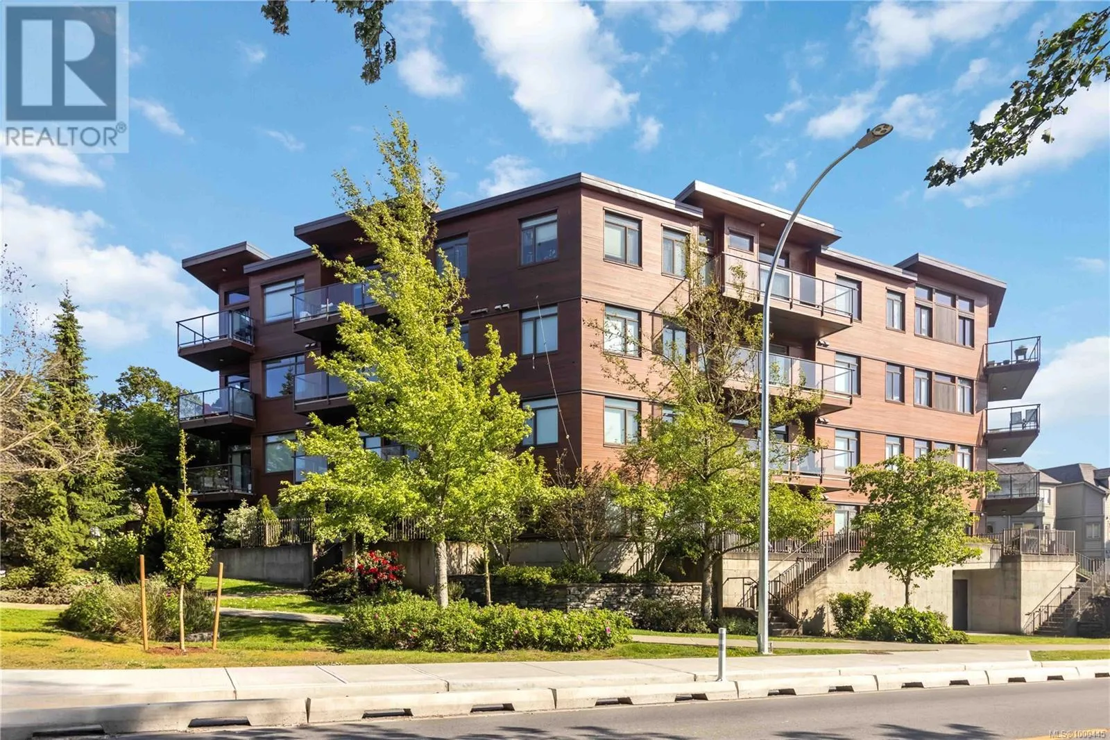 Apartment for rent: 302 3614 Richmond Rd, Saanich, British Columbia V8P 4R5