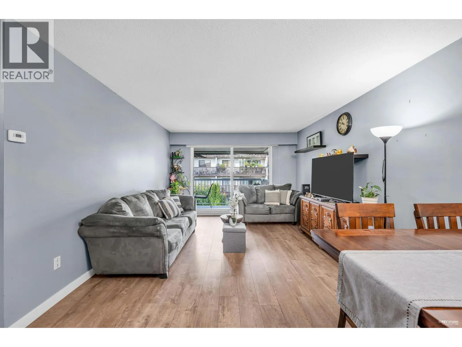 Apartment for rent: 302 371 Ellesmere Avenue, Burnaby, British Columbia V5B 3T1