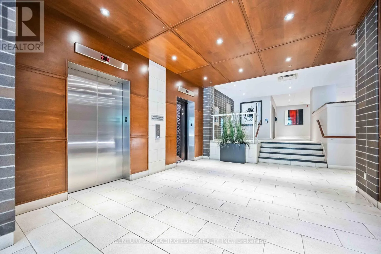 Apartment for rent: 302 - 44 Bond Street W, Oshawa, Ontario L1G 6R2