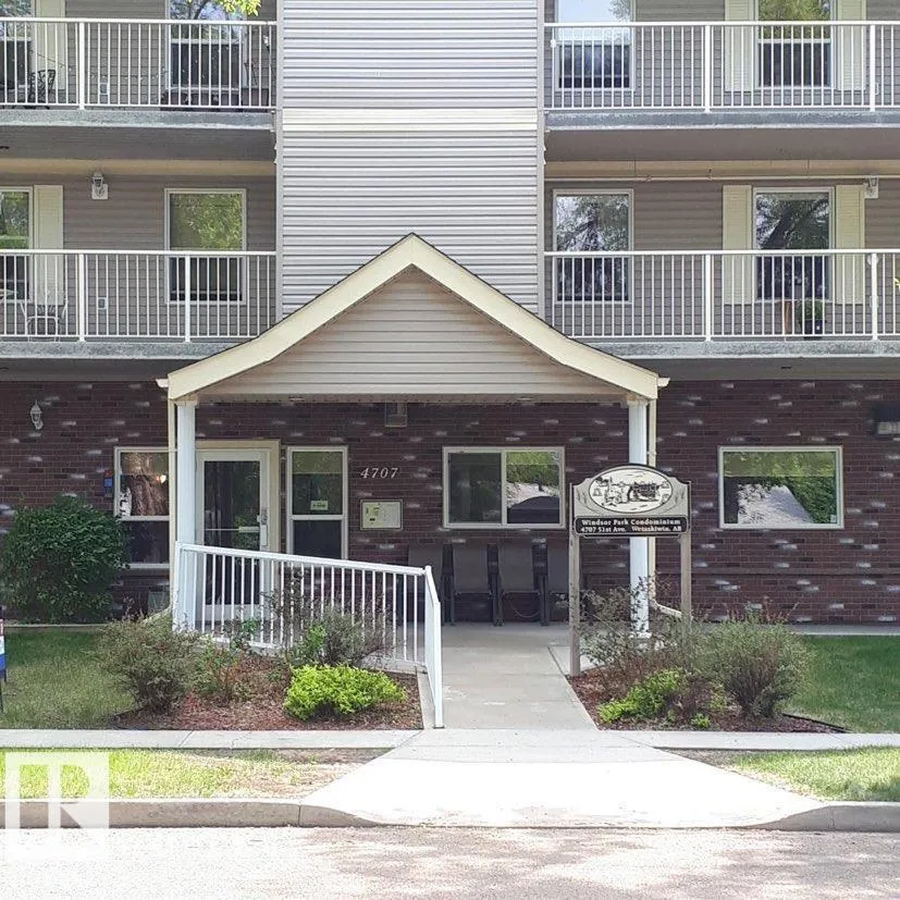 Apartment for rent: #302 4707 51 Av Nw, Wetaskiwin, Alberta T9A 0T6