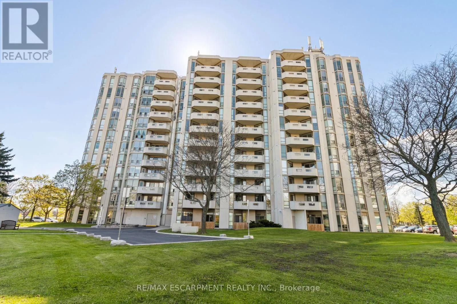 Apartment for rent: 302 - 5070 Pinedale Avenue, Burlington, Ontario L7L 5V6