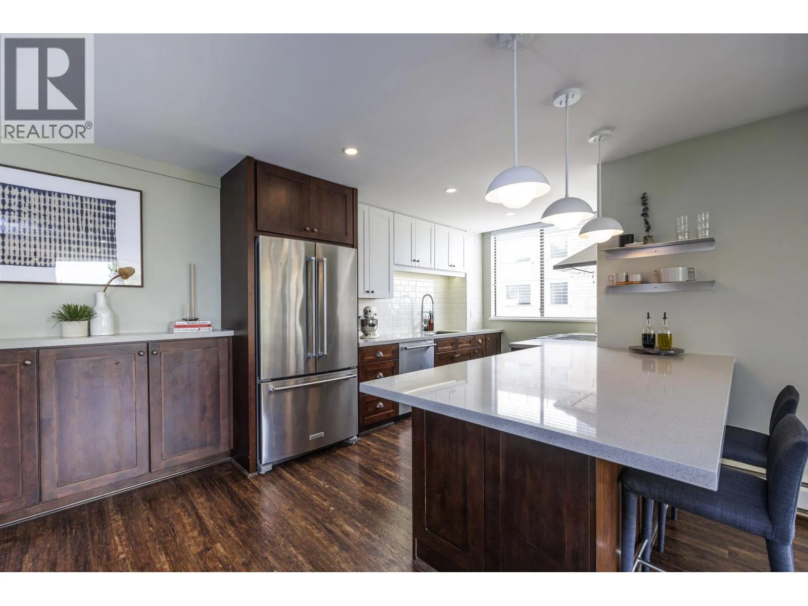 Apartment for rent: 302 540 Lonsdale Avenue, North Vancouver, British Columbia V7M 2G7