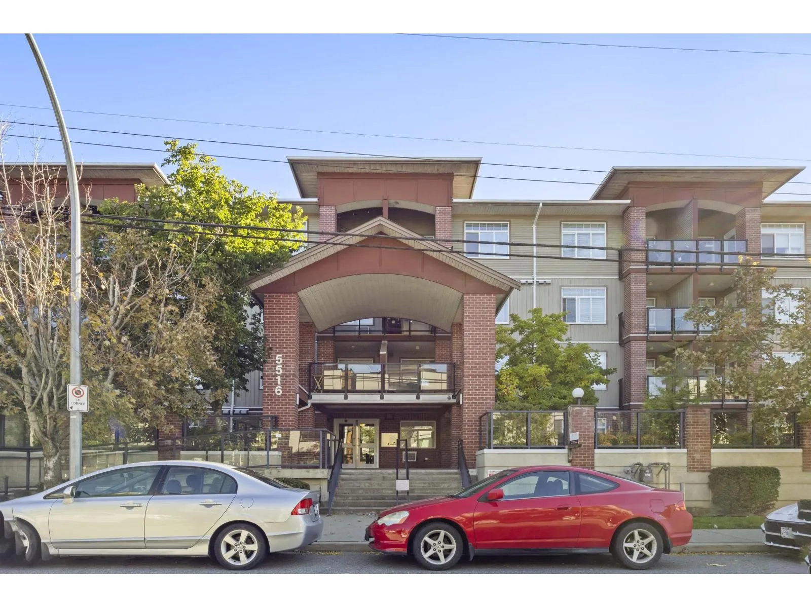 Apartment for rent: 302 5516 198 Street, Langley, British Columbia V3A 0A6