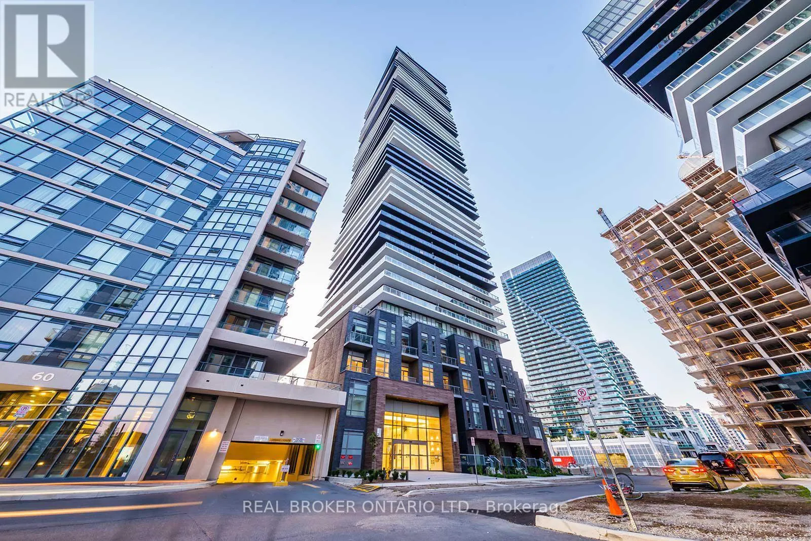 Apartment for rent: 302 - 56 Annie Craig Drive, Toronto, Ontario M8V 0C5