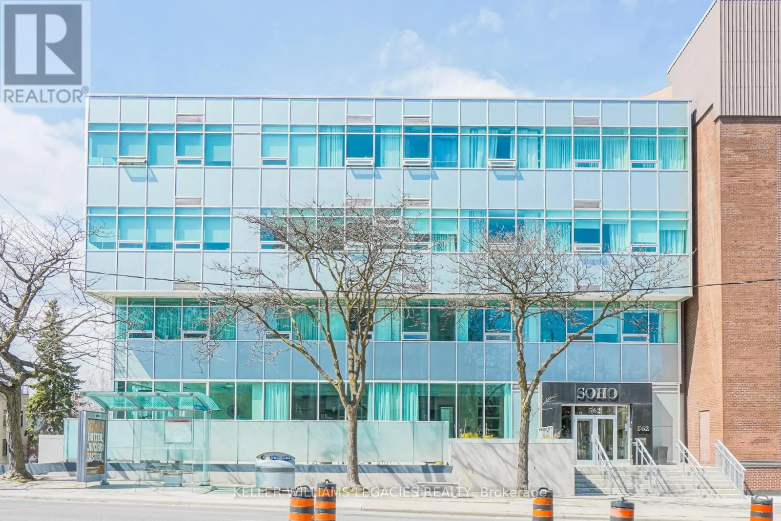 Apartment for rent: 302 - 562 Eglinton Avenue E, Toronto, Ontario M4P 1P1