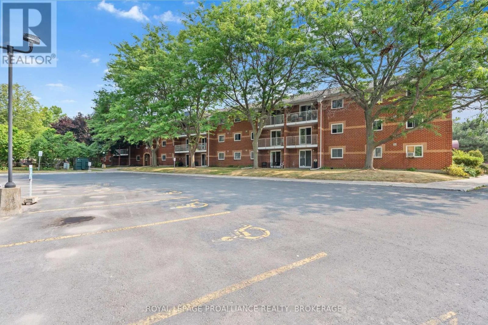 Apartment for rent: 302 - 573 Armstrong Road, Kingston, Ontario K7M 8J8