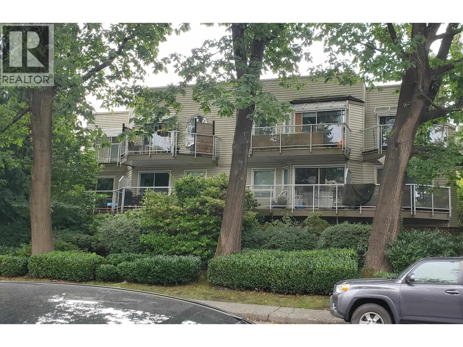 Apartment for rent: 302 827 W 16 Street, North Vancouver, British Columbia V7P 1R2