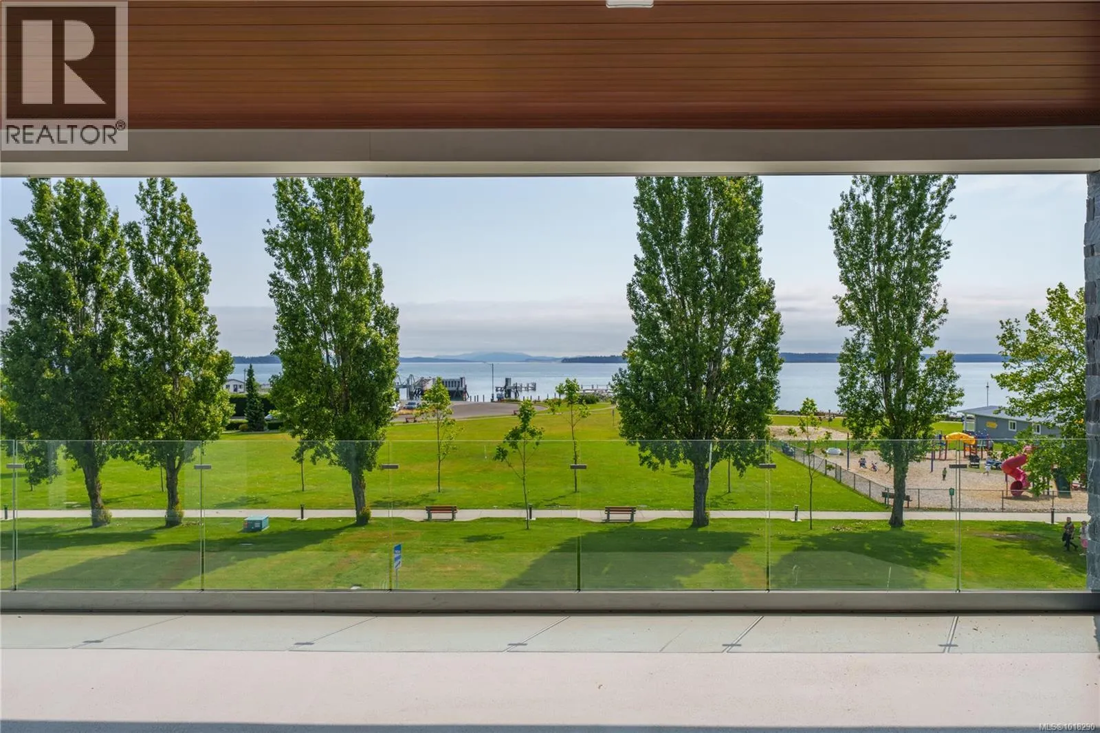 Apartment for rent: 302 9570 Fifth St, Sidney, British Columbia V8L 2W5