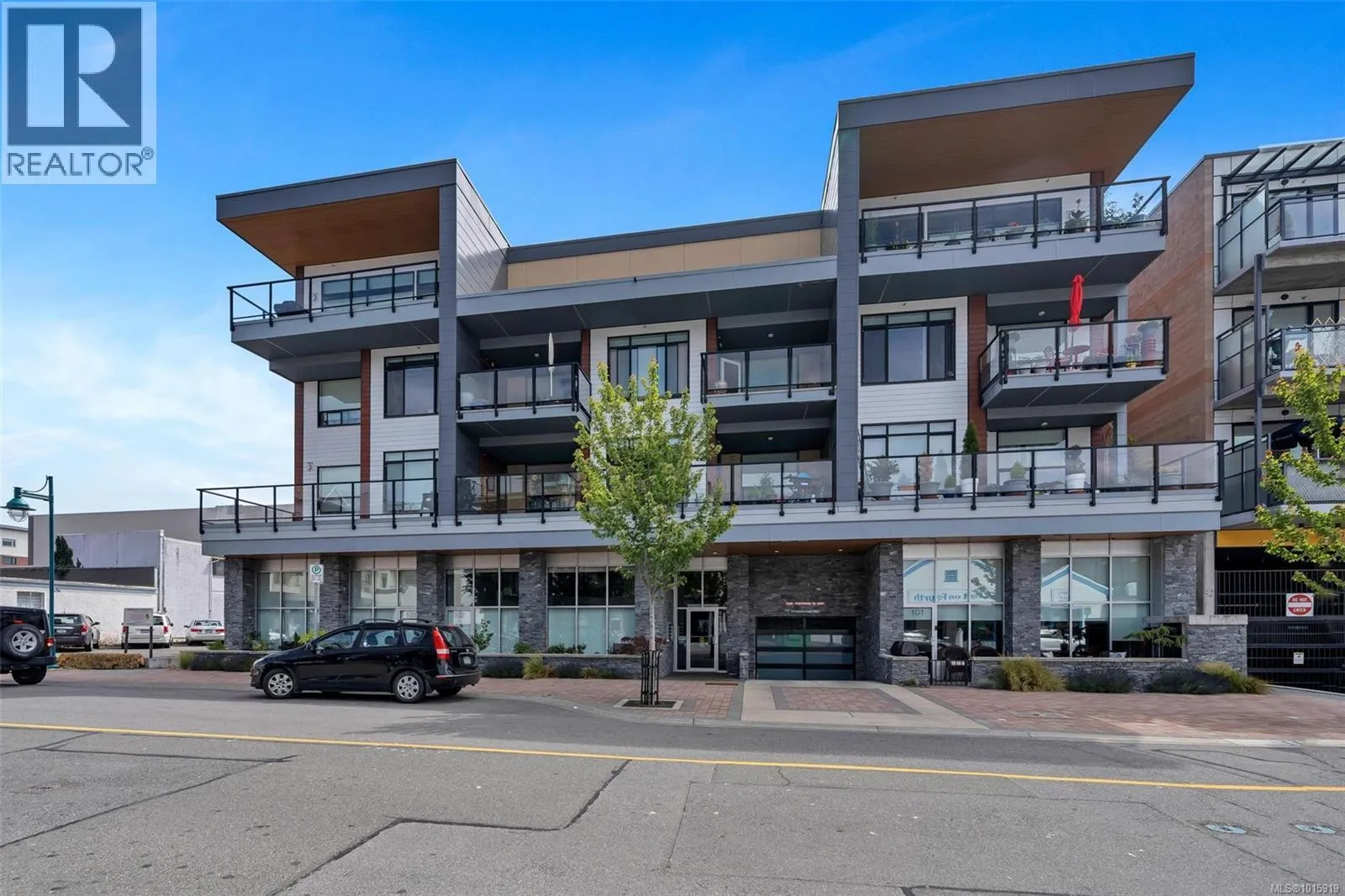 Apartment for rent: 302 9775 Fourth St, Sidney, British Columbia V8L 2Z8