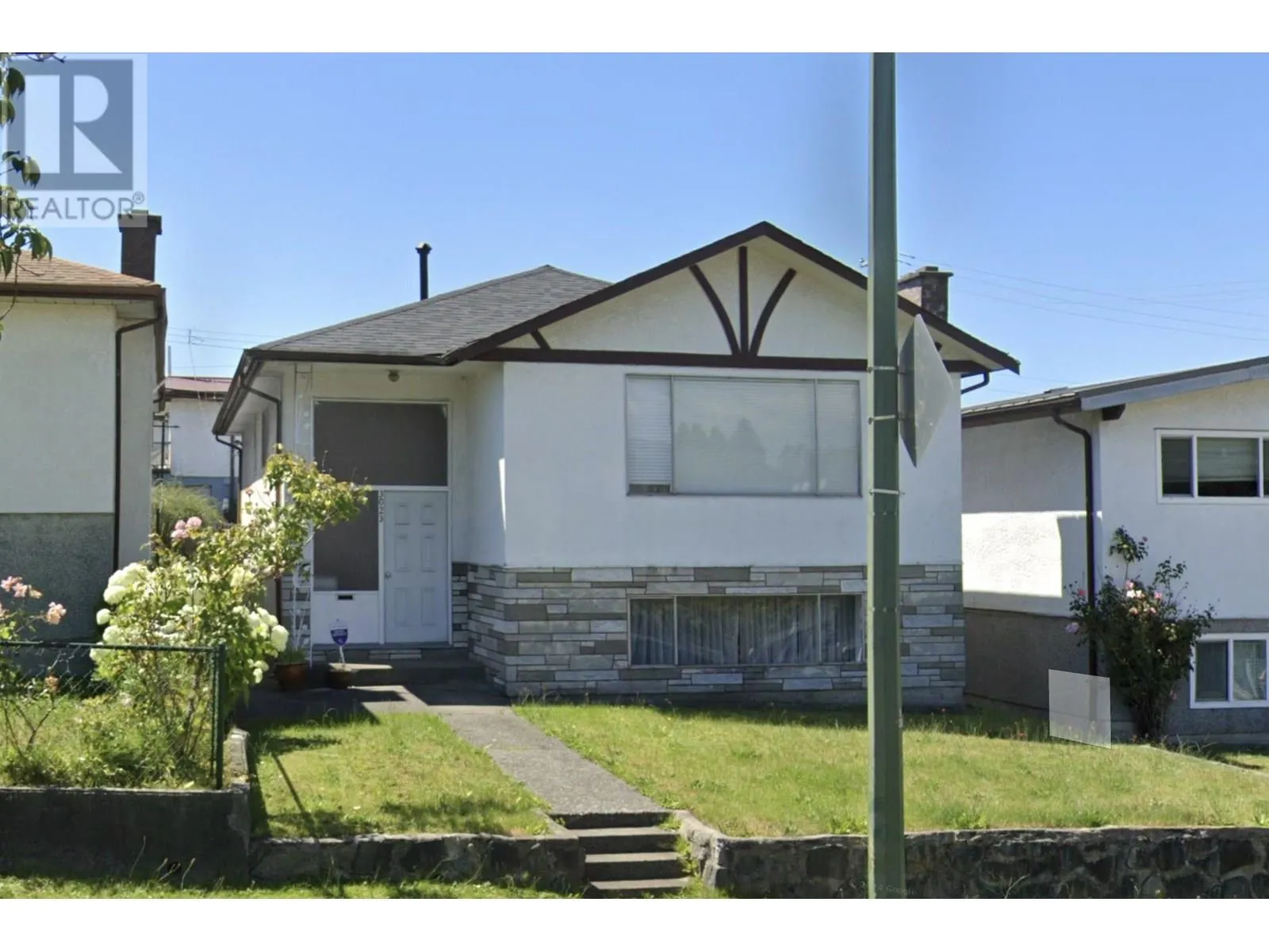 House for rent: 3023 Rupert Street, Vancouver, British Columbia V5M 3V1