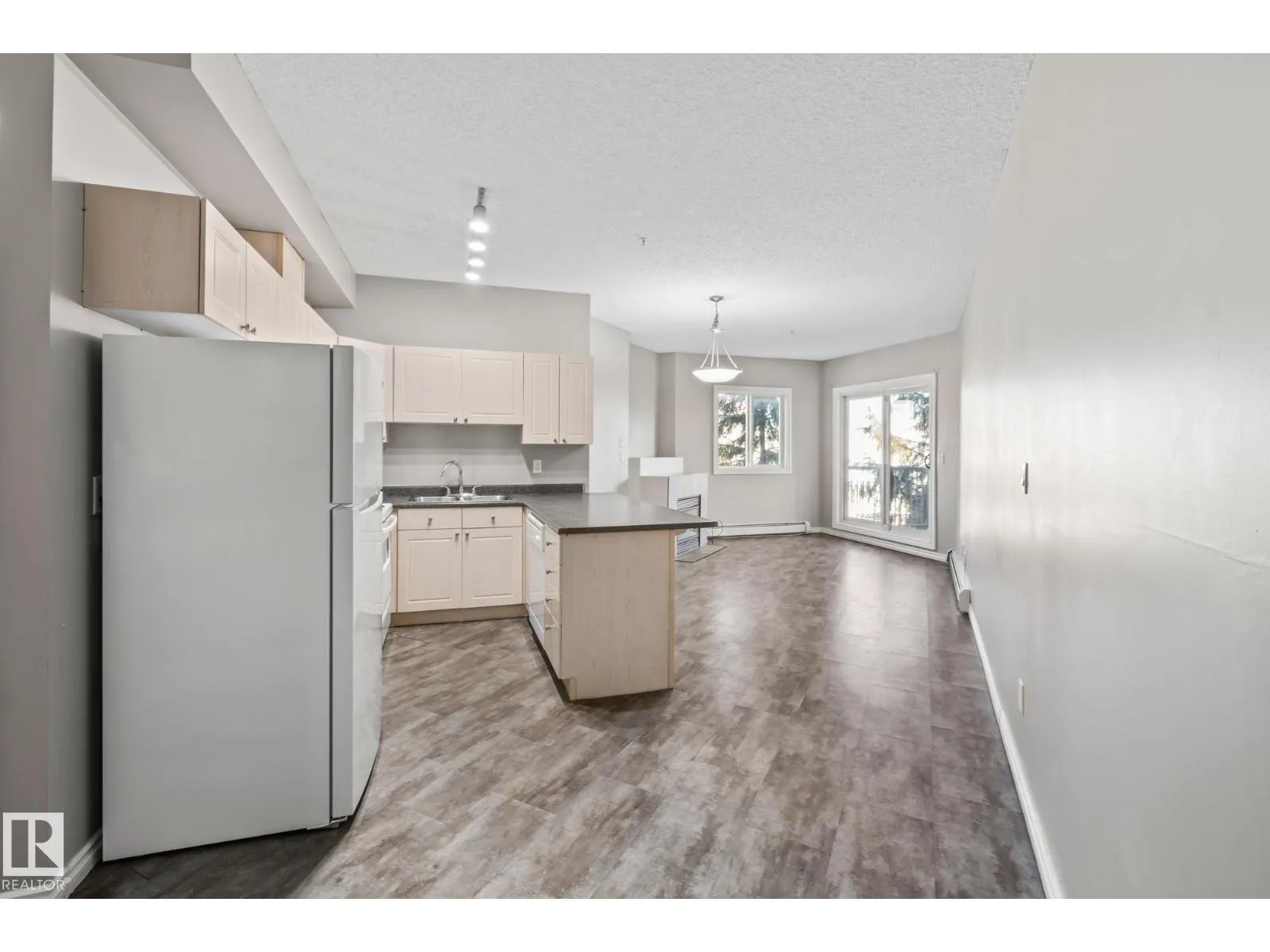 Apartment for rent: #303 10118 95 St Nw, Edmonton, Alberta T5H 4R6