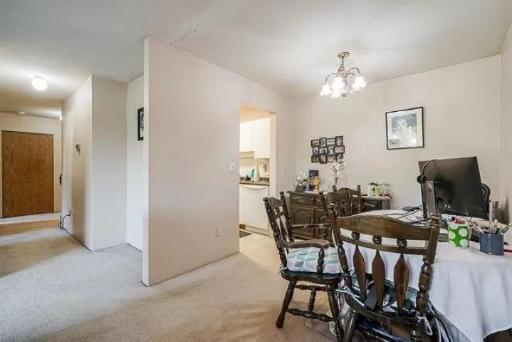 Apartment for rent: 303 13771 72a Avenue, Surrey, British Columbia V3W 9C6