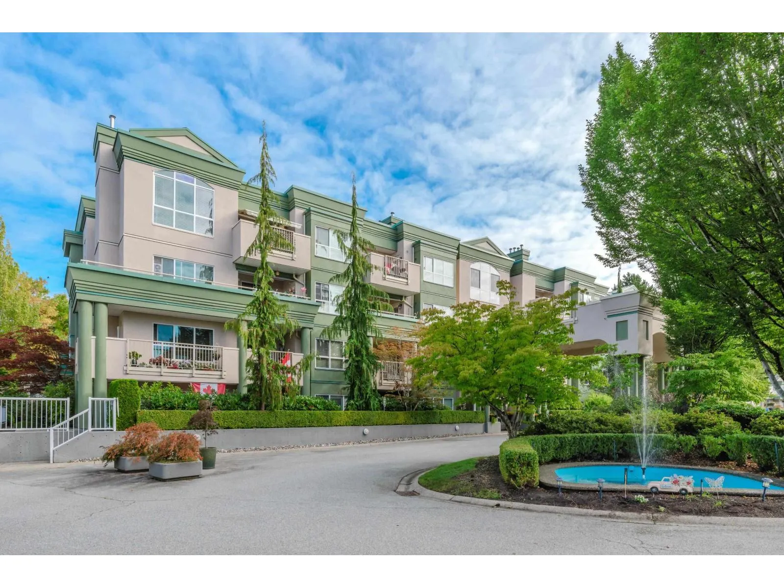 Apartment for rent: 303 13870 70 Avenue, Surrey, British Columbia V3W 0R9