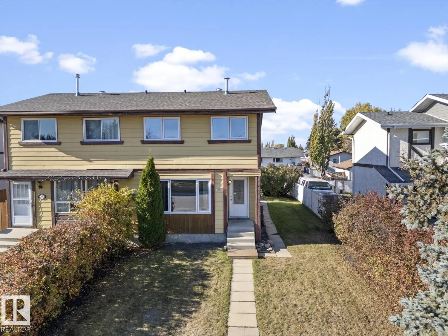 Duplex for rent: 303 19 St, Cold Lake, Alberta T9M 1B7