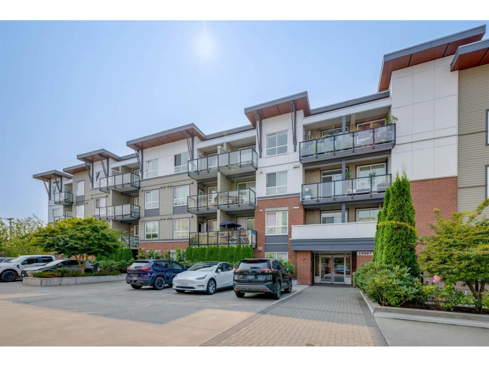 Apartment for rent: 303 19567 64th Avenue, Surrey, British Columbia V3S 7H8