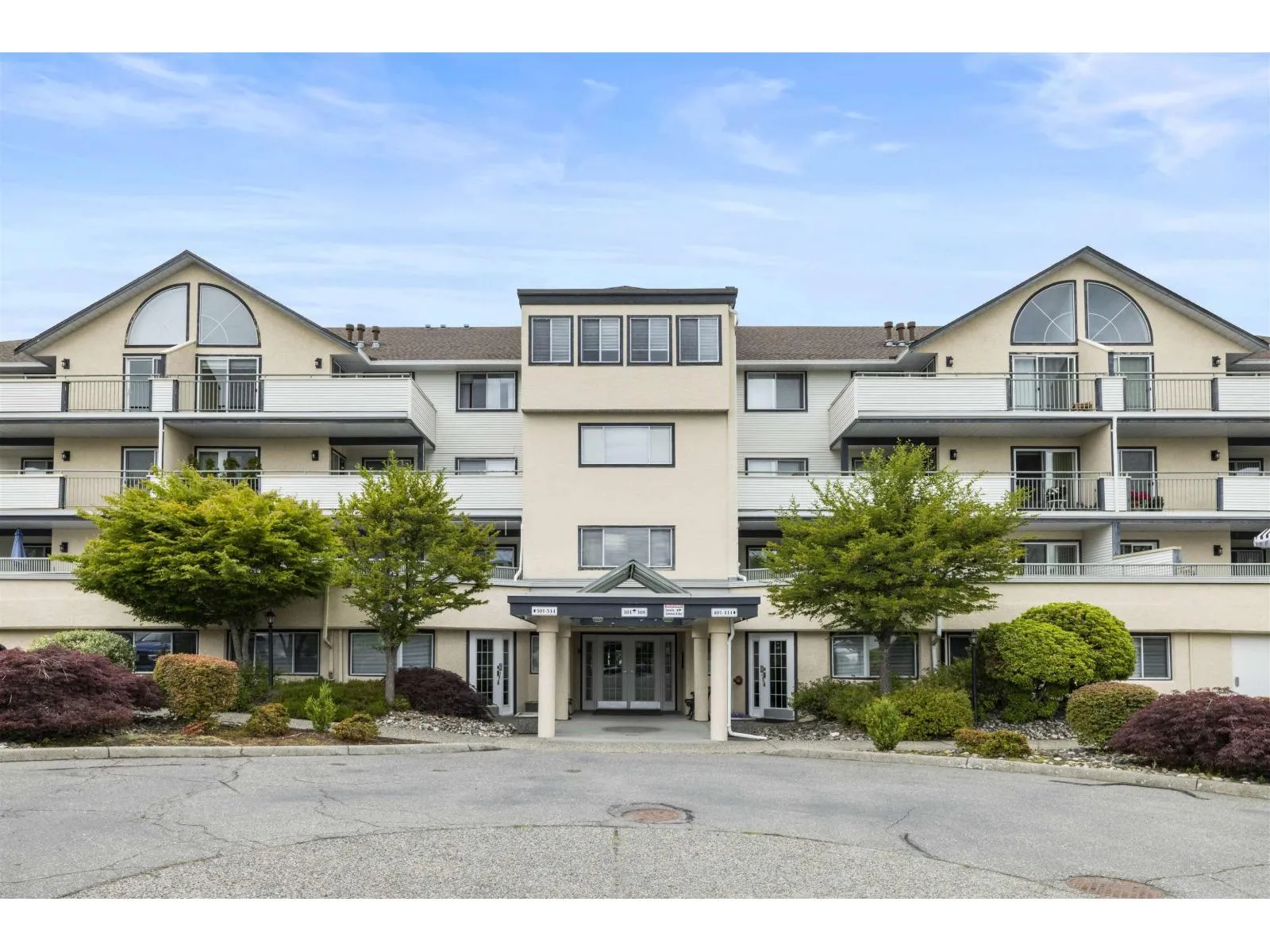 Apartment for rent: 303 19645 64 Avenue, Langley, British Columbia V2Y 1L2