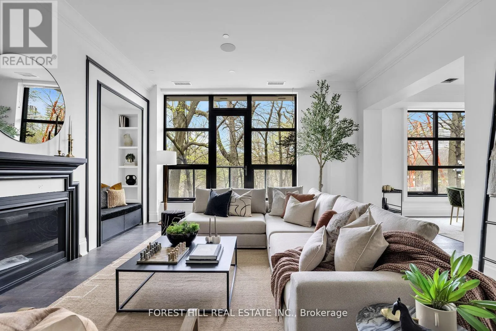 Apartment for rent: 303 - 200 Russell Hill Road, Toronto, Ontario M4V 2T2