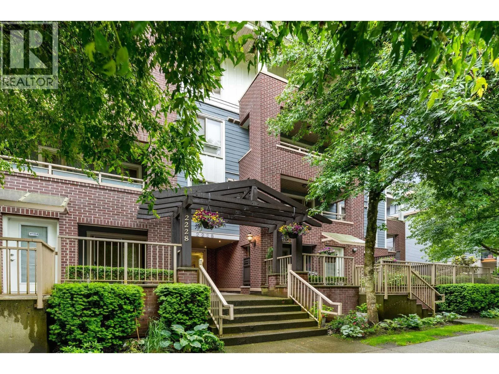 Apartment for rent: 303 2228 Welcher Avenue, Port Coquitlam, British Columbia V3C 1X3