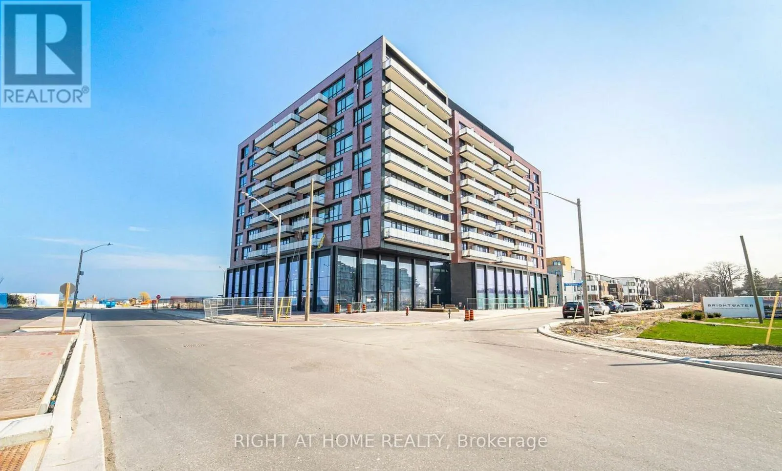 Apartment for rent: 303 - 251 Masonry Way, Mississauga, Ontario L5H 0B3