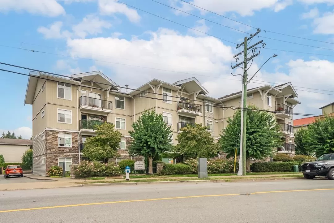 Apartment for rent: 303 33255 Old Yale Road, Abbotsford, British Columbia V2S 8R2