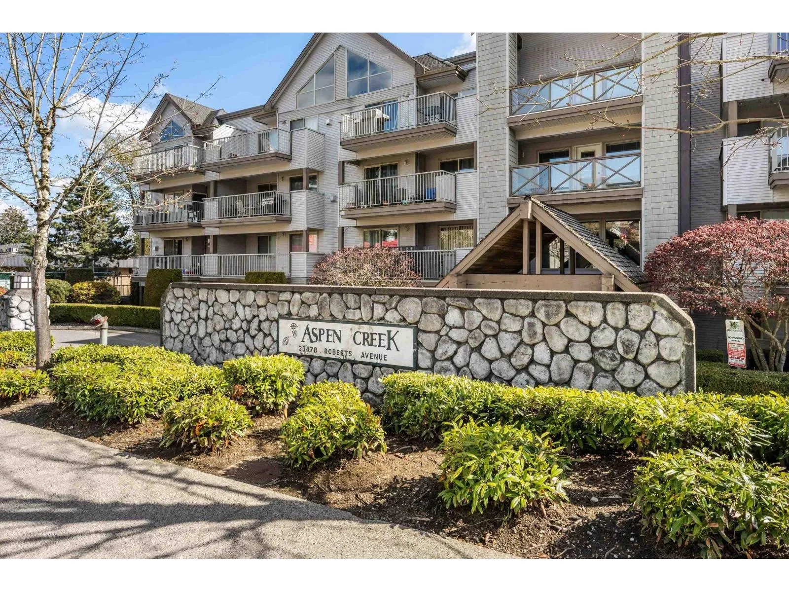 Apartment for rent: 303 33478 Roberts Avenue, Abbotsford, British Columbia V2S 8E1