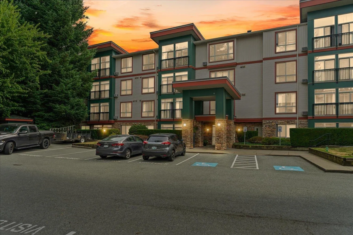 Apartment for rent: 303 33485 South Fraser Way, Abbotsford, British Columbia V2S 8P9